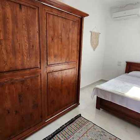 The Oasis-Room With Queen Bed